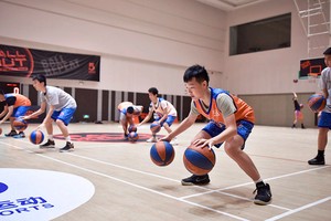 带球突破时如何协调脚步速度与运球节奏?
